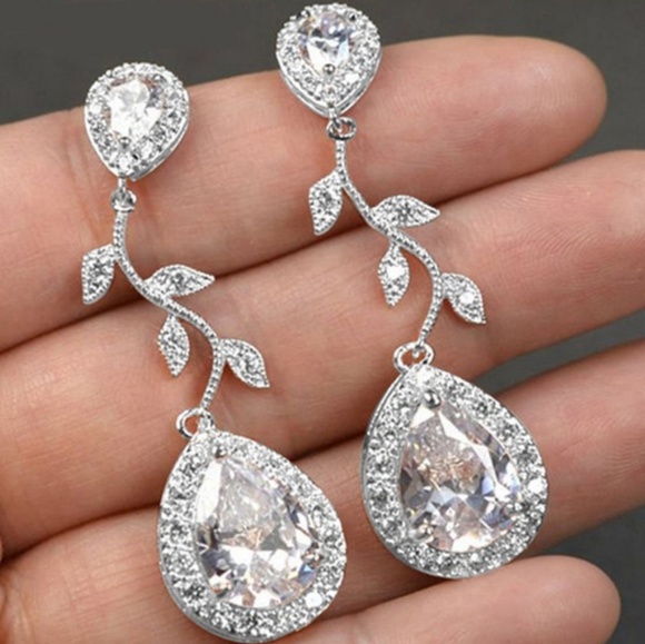Jewelry - Stunning Earrings only silver left